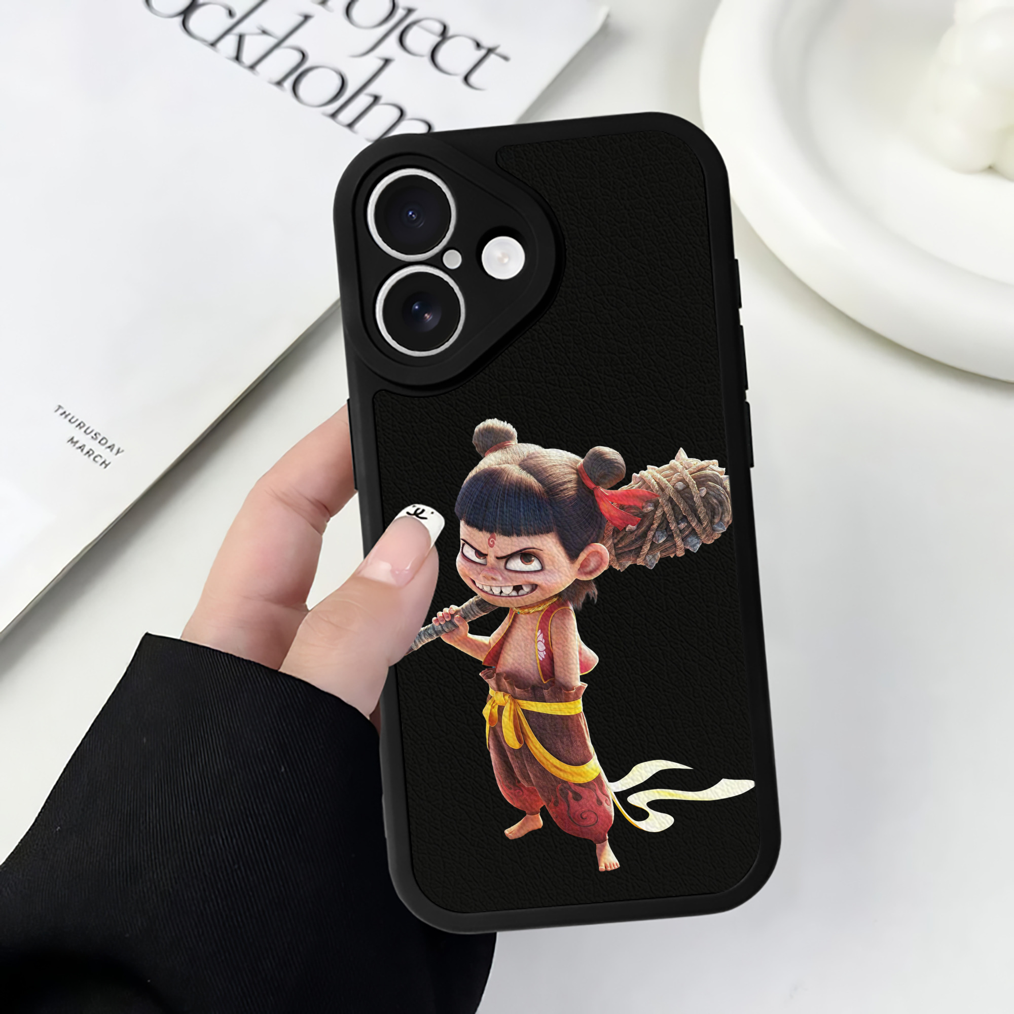（画像用） Ne Zha 2 ナタ 魔童の大暴れ 【iPhone 16シリーズ対応】シリコンスマホケース（レザー調） 材質：シリコン